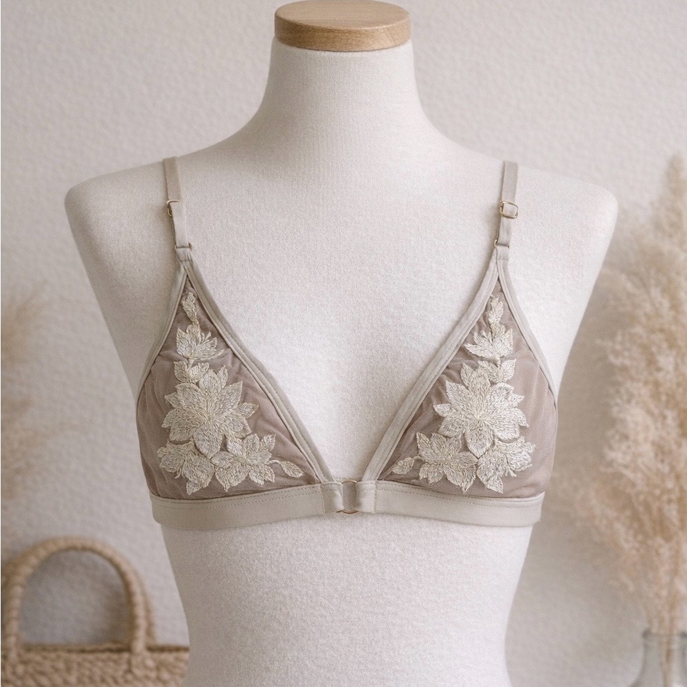 Victoria's Secret Y2K Dainty Taupe Bralette‎ with Cream Floral Embroidery